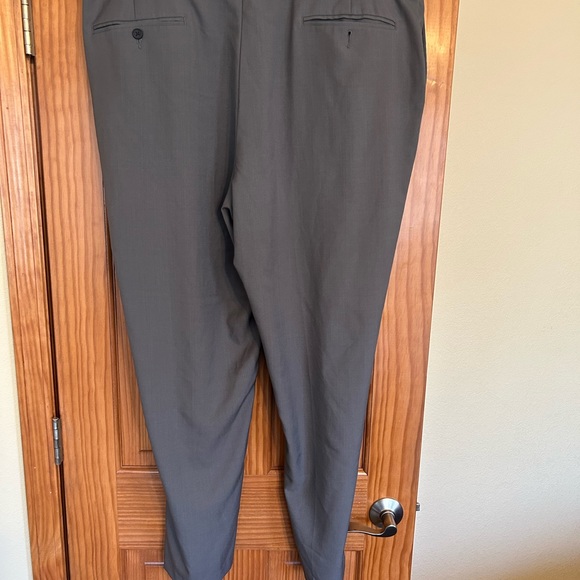 Men’s flat front Haggar pants - Picture 3 of 3